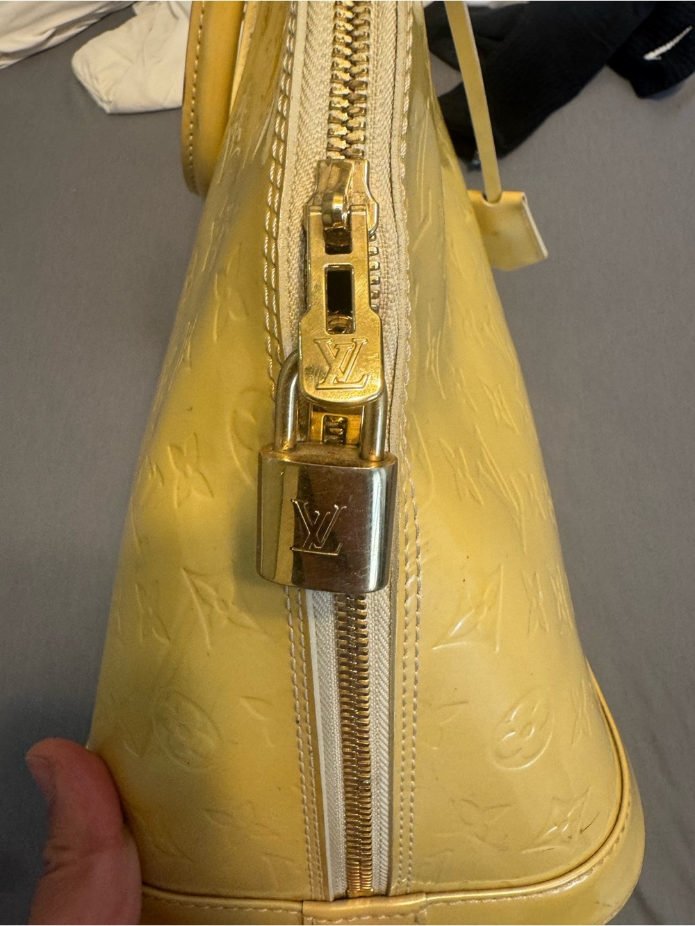 Louis Vuitton Yellow Vernis Alma Handbag - Picture 4 of 6